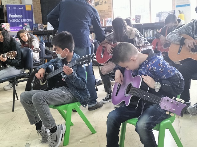 Taller de iniciación en ensamble vocal y guitarra para jóvenes