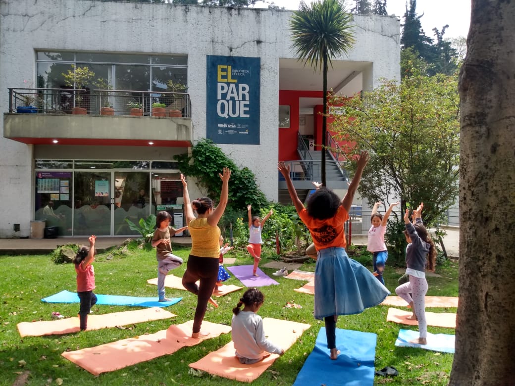 Yoga para niñas y niños