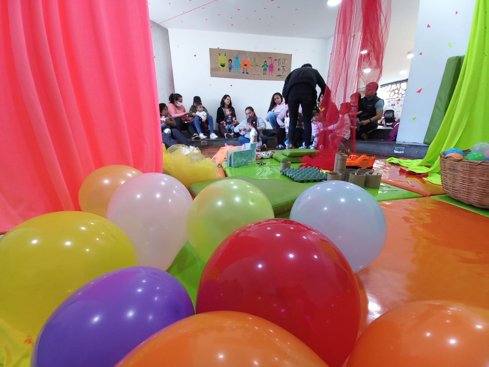 ¡Fiesta para bebés: Cumpleaños feliz Biblioteca El Parque!