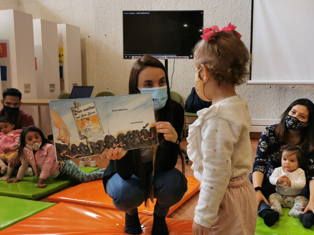 Lecturas y cantos para bebés