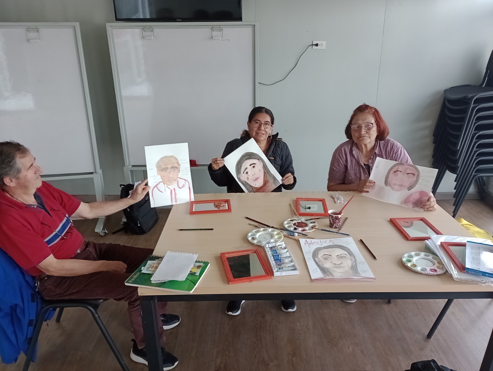 Libros para abordar el duelo y las pérdidas adultos mayores en la biblioteca dibujando retratos