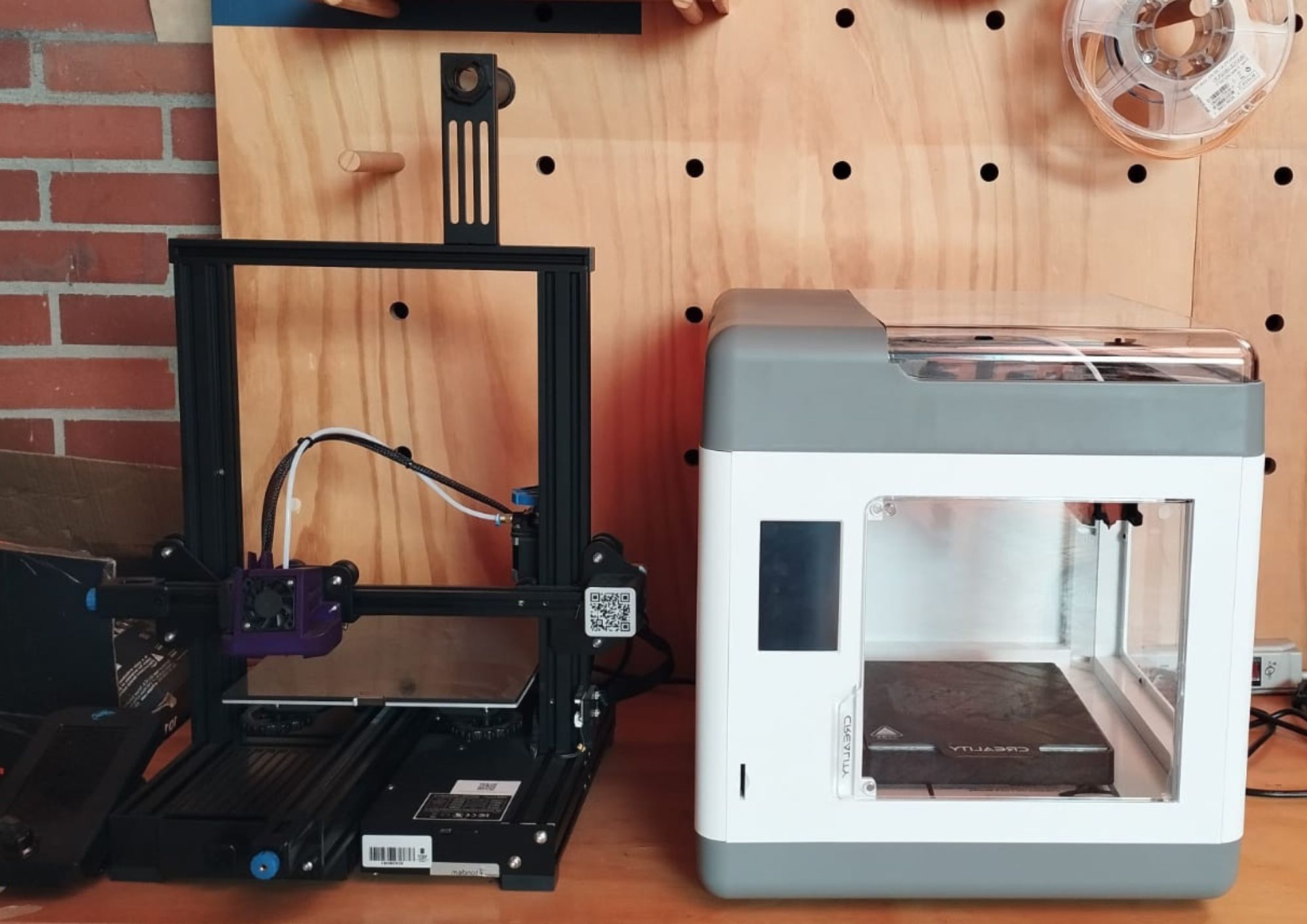 Aprenderemos las partes de la impresora 3D, el proceso de calibración de la impresora, manejo básico de la misma