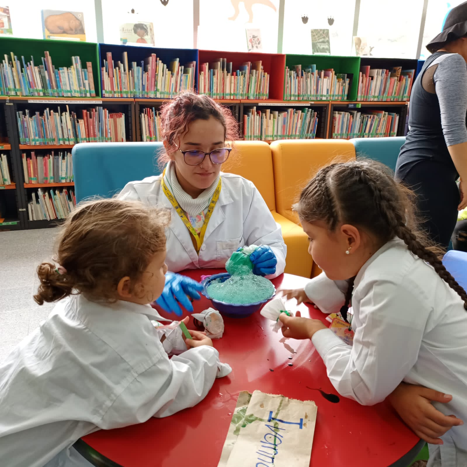 Te invitamos a participar en nuestro creativo Taller de arte y literatura, inspirado en las obras de Nikki Giovanni y Rita Dove