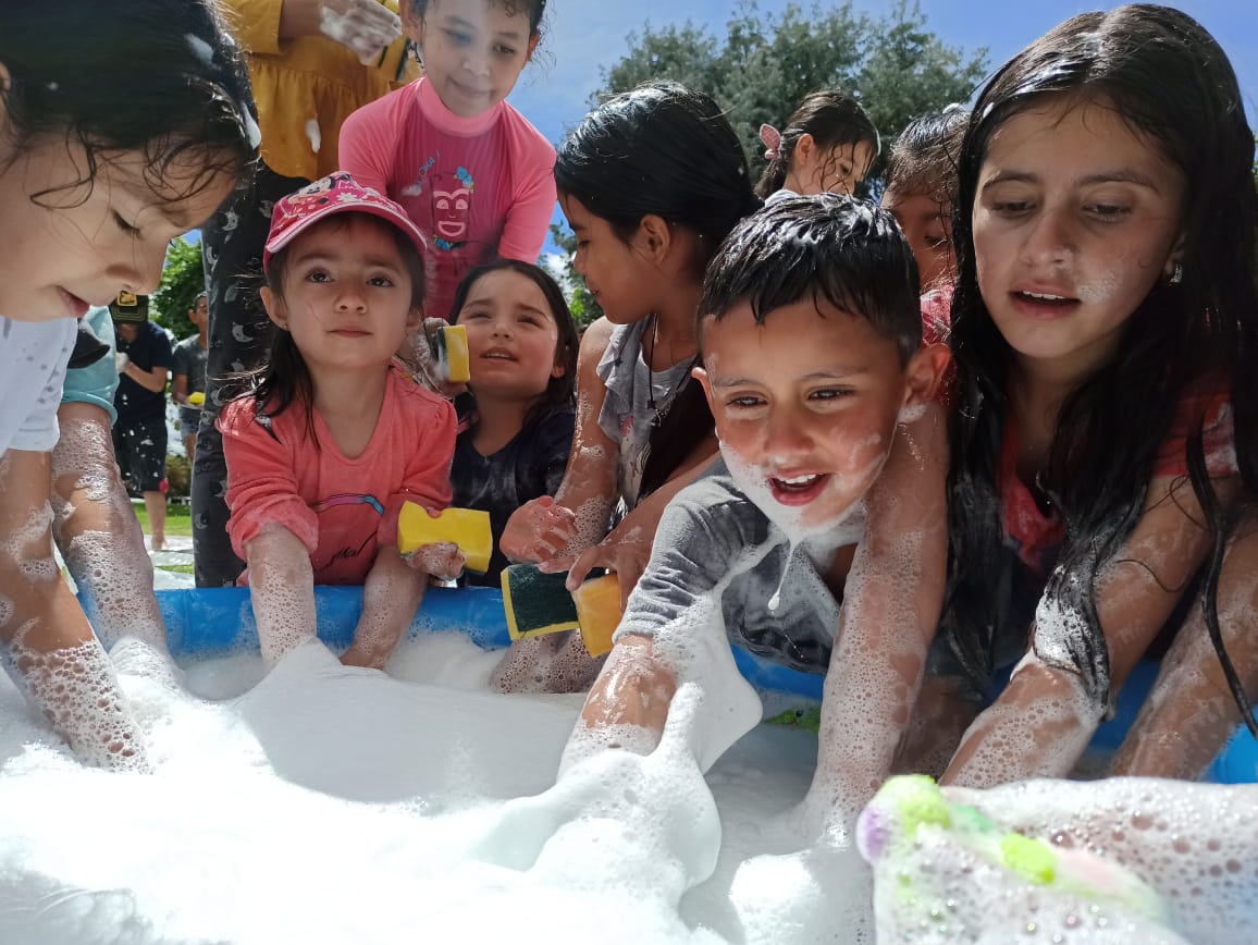 Pasa unas maravillosas vacaciones rodeado de los mejores amigos que un niño o niña pueda tener: Los libros