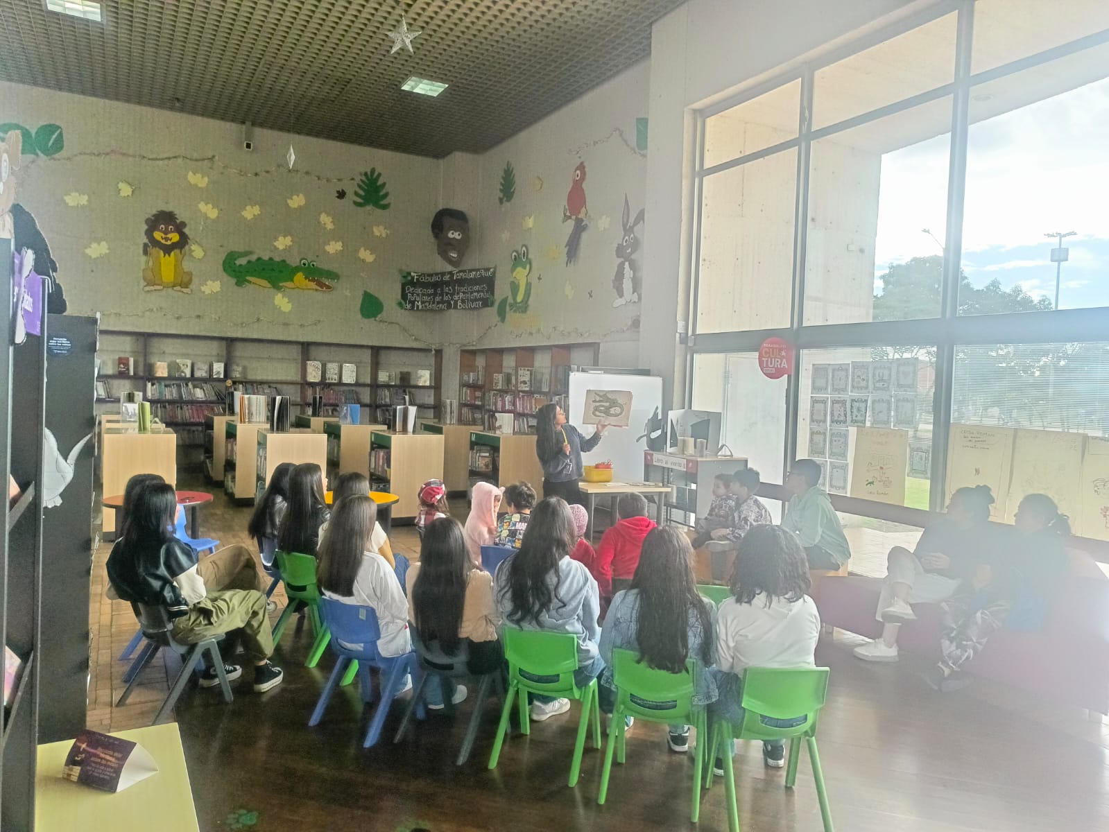 Niños escuchando una lectura