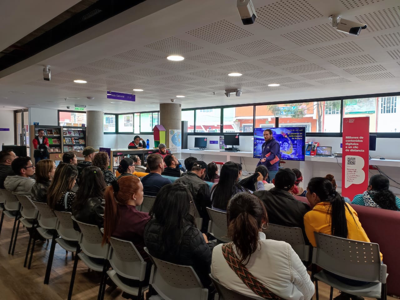 Adultos participando de actividad