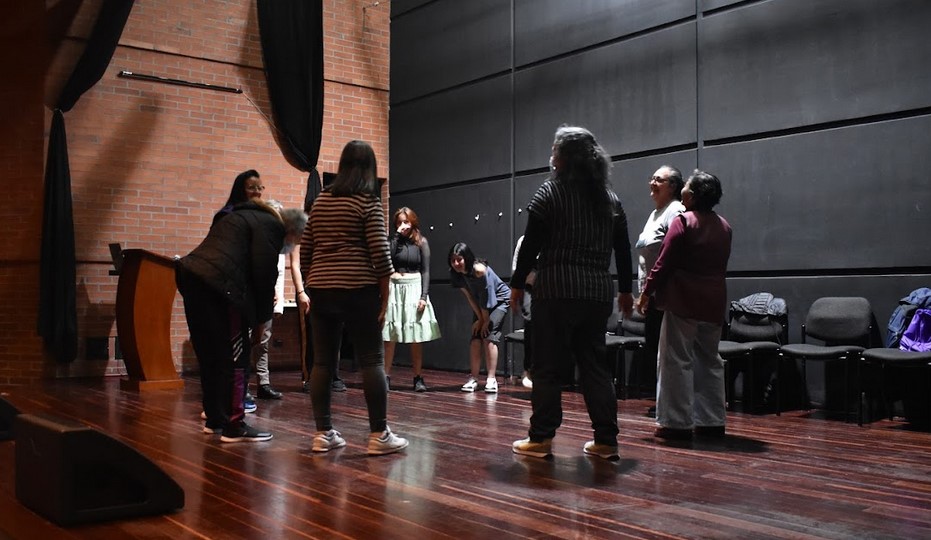 Mujeres participando de actividad