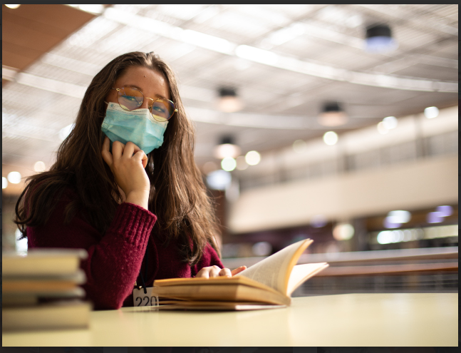 Niña con un libro