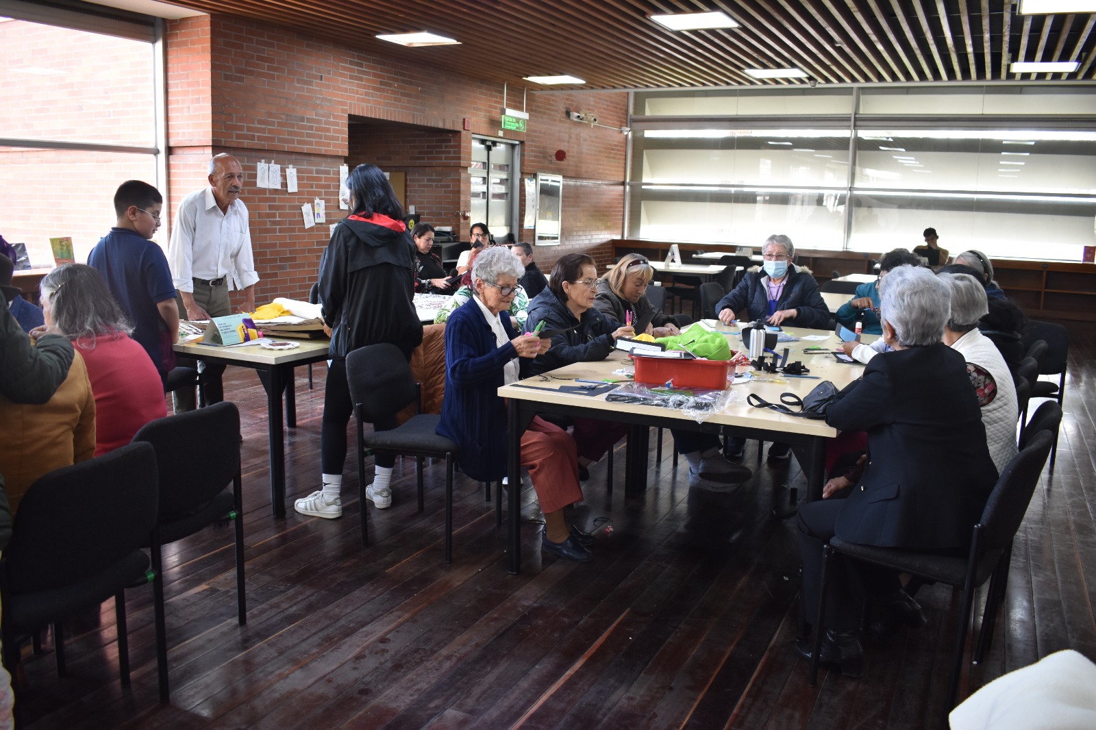 Club de lectura para adultos mayores