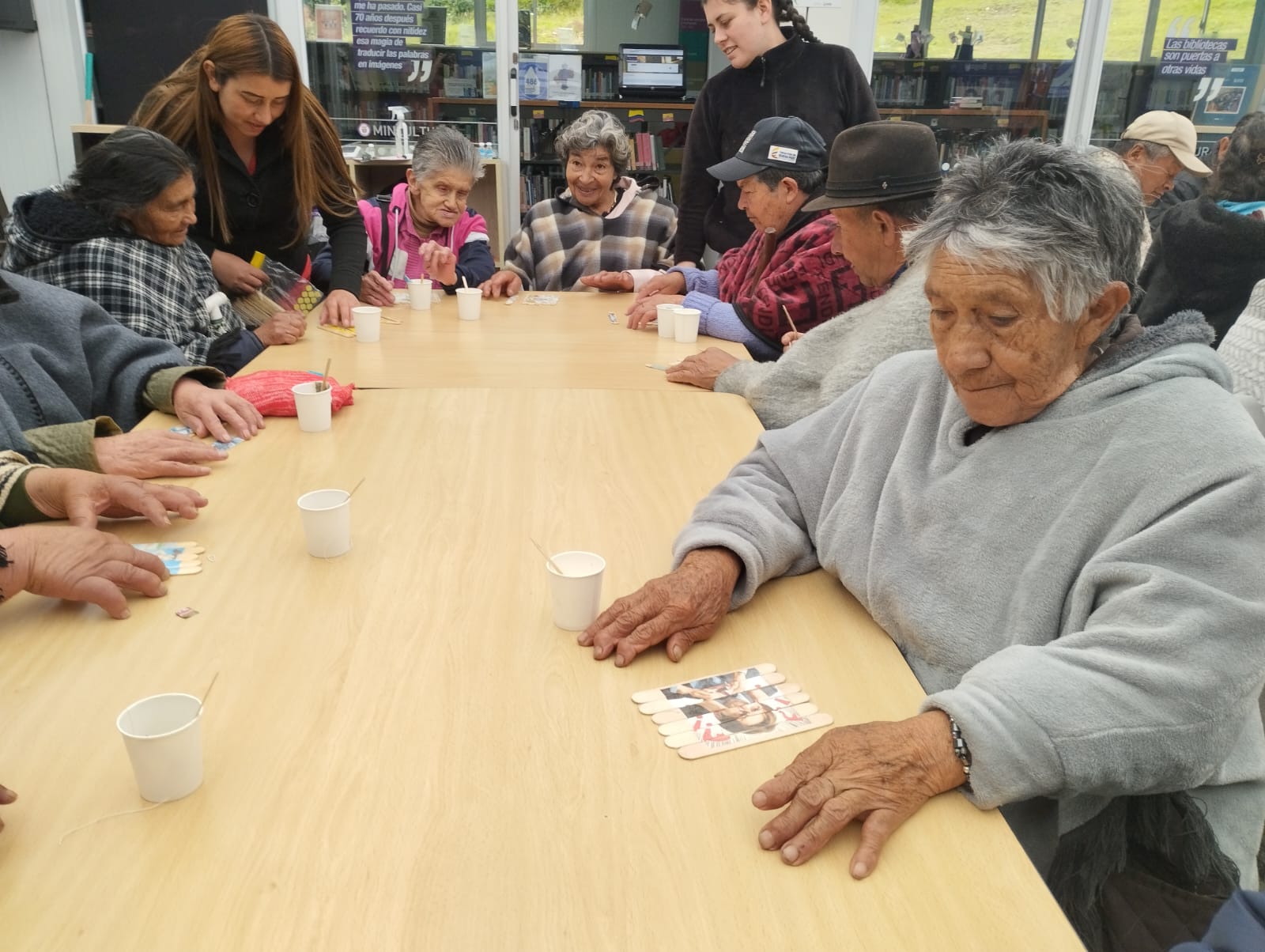 Adultos mayores en BibloRed