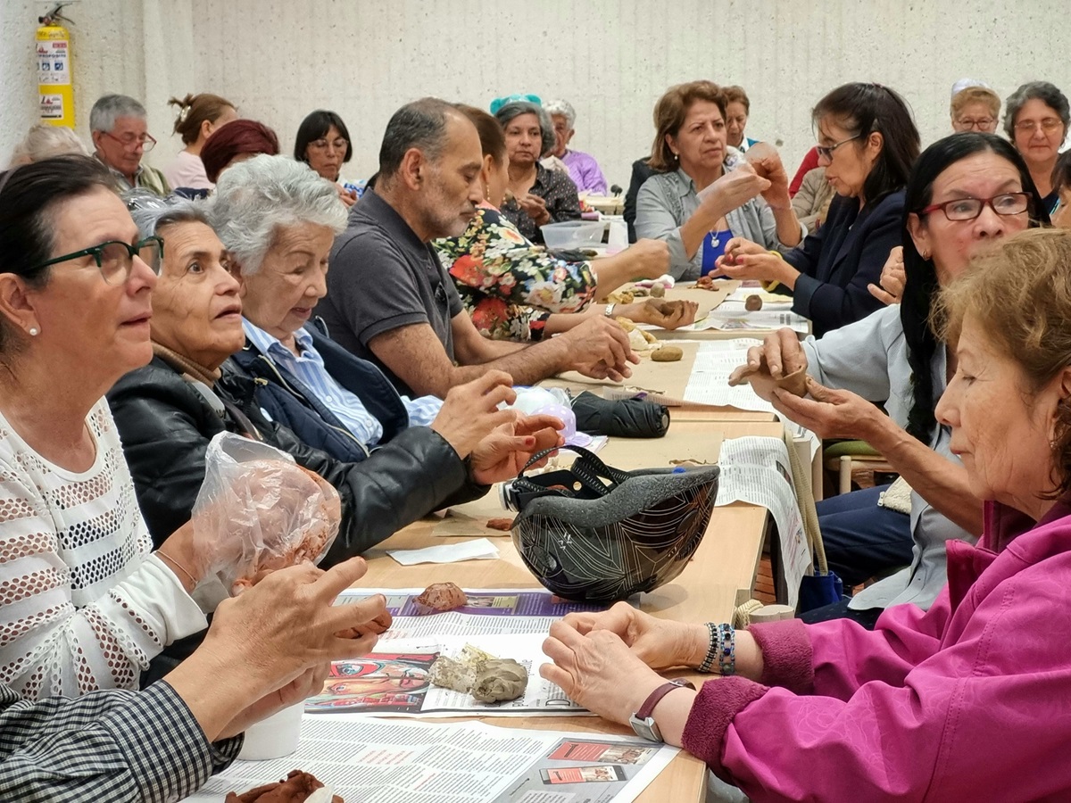 Club de lectura para adultos mayores