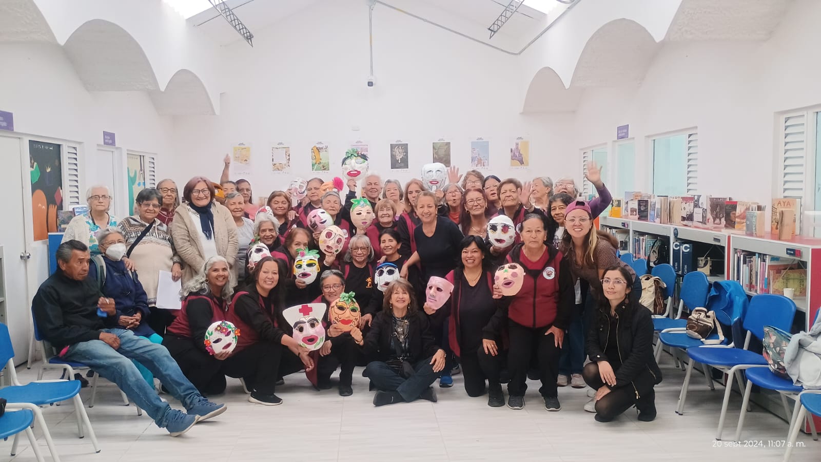 Personas participantes del club de lectura para personas mayores de la biblioteca