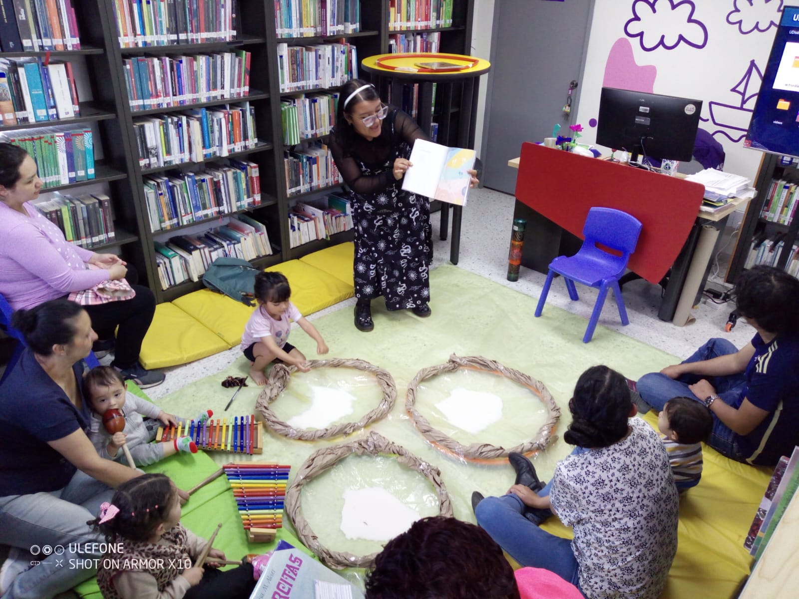 Niñas y niños participando de una actividad