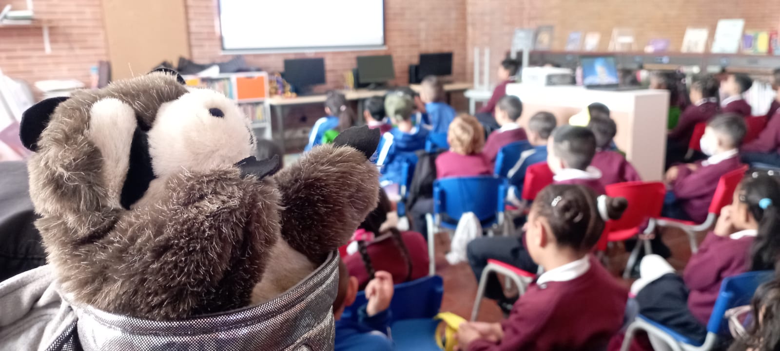 Peluche con marionetas