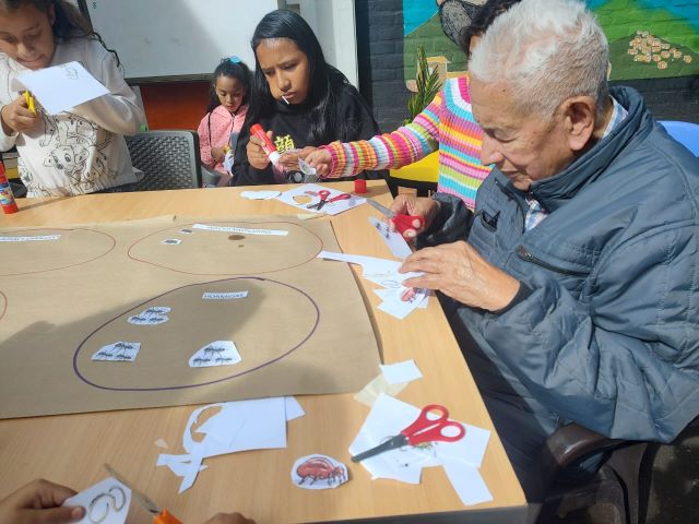 Club de lectura para adultos mayores