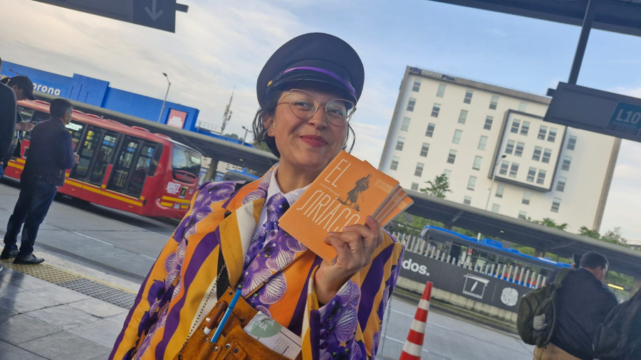 Lectura de Libro al Viento en Transmilenio / Foto: Secretaría de Cultura