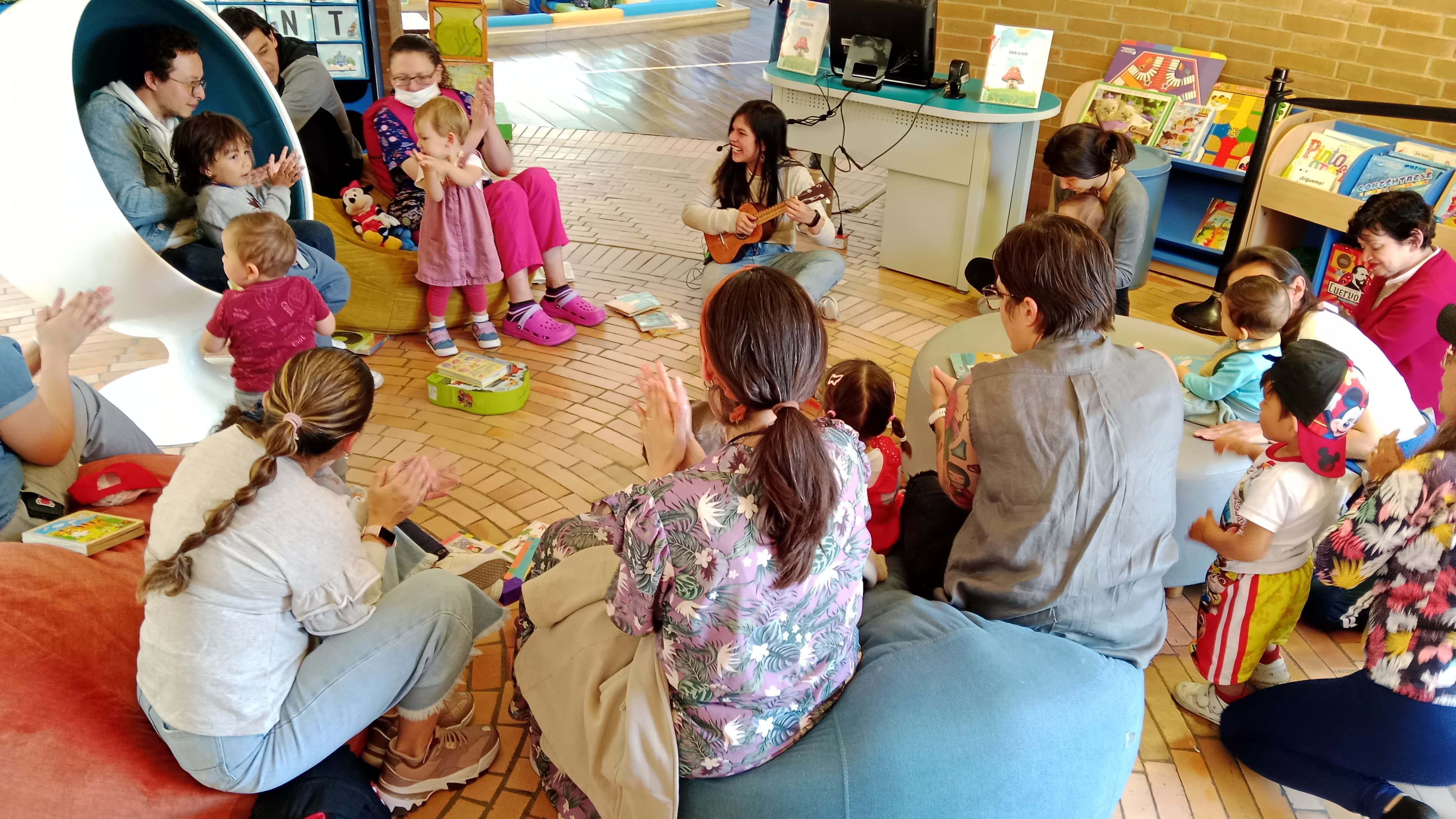 Lecturas y cantos para bebés (0 a 18 meses) Agenda de actividades y programación cultural en las bibliotecas públicas de Bogotá, BibloRed,