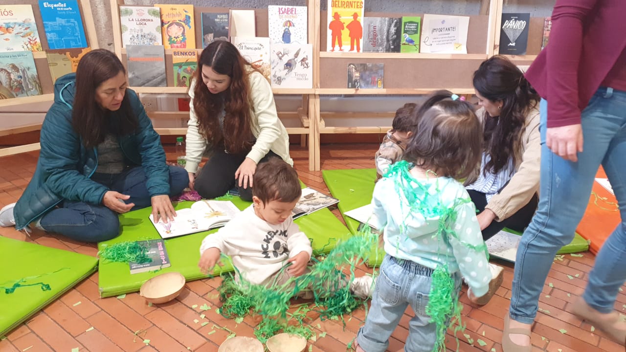 Leo con mi bebé: Poemas para arrullar y acunar Agenda de actividades y programación cultural en las bibliotecas públicas de Bogotá, BibloRed