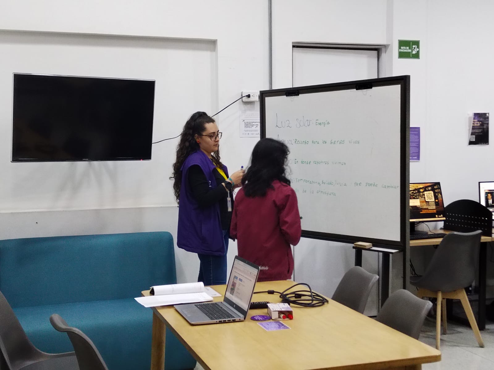 Agenda de actividades y programación cultural en las bibliotecas públicas de Bogotá, BibloRed