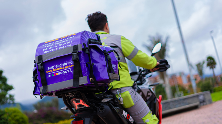 Servicio de préstamo a domicilio / Foto: BibloRed