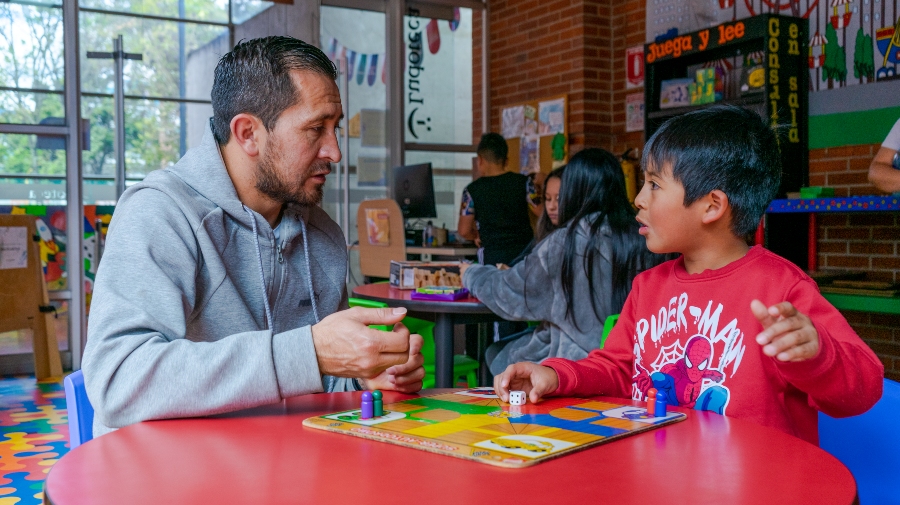Usuarios de la Biblioteca Pública El Tunal / Foto: @EsteMichael - BibloRed