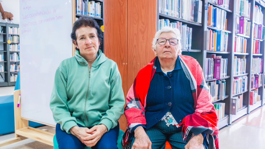 Nohora y Rosa, usuarias destacadas de la Biblioteca Pública Bosa / Foto: @EsteMichael - BibloRed