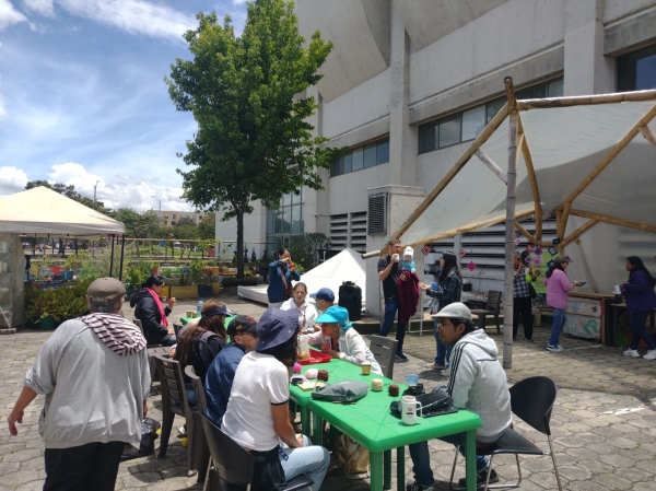 Manos a la tierra en La Chagra del Alebrije