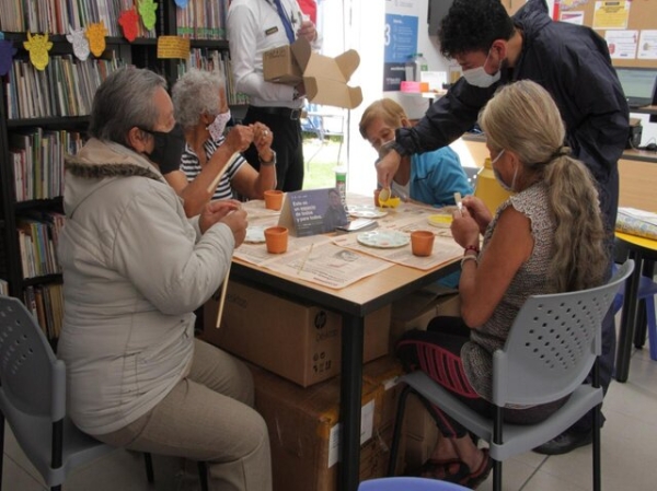 Urna de memorias: chismógrafo de la biblioteca