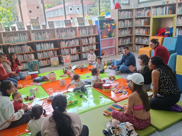 Bebés exploradores: colores que suenan
