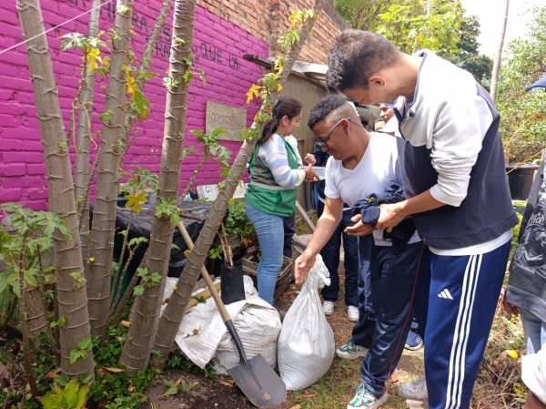 Biblohuerta cultivando saberes 