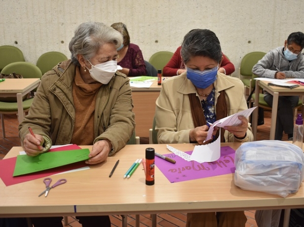 Club de persona mayor: memoria entre los versos. 