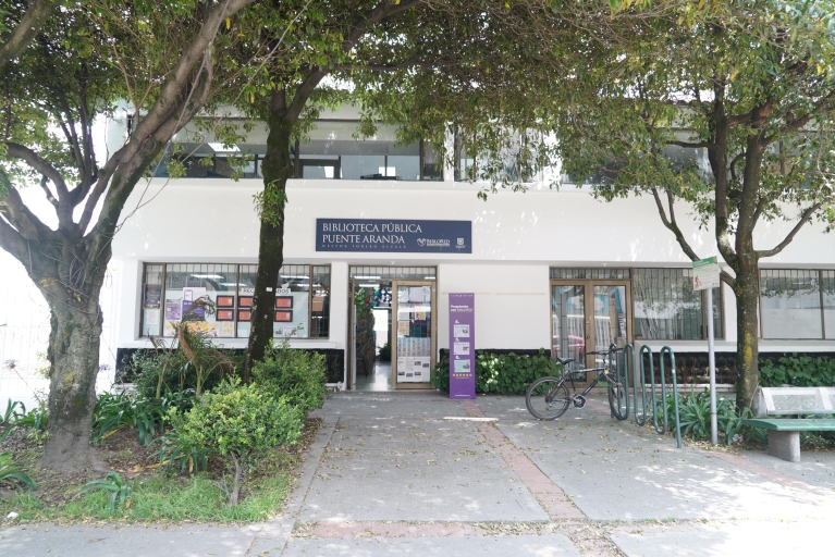 Biblioteca Pública Néstor Forero Alcalá - Puente Aranda