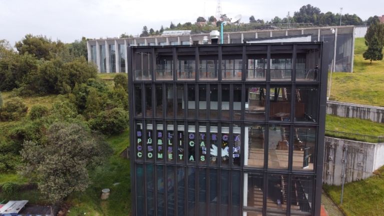 Biblioteca Pública CEFE Cometas