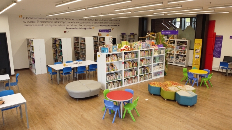 Biblioteca Pública CEFE Cometas