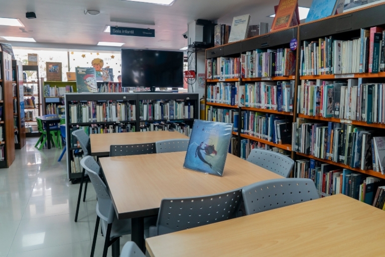 Biblioteca Pública Néstor Forero Alcalá - Puente Aranda