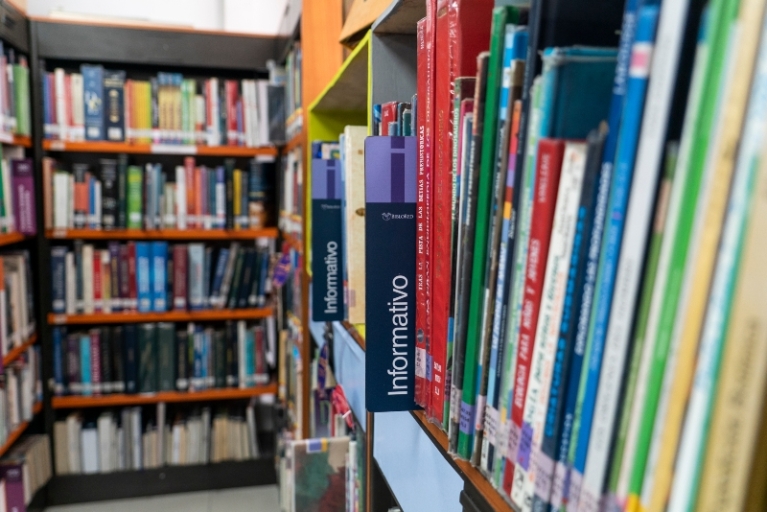Biblioteca Pública Néstor Forero Alcalá - Puente Aranda